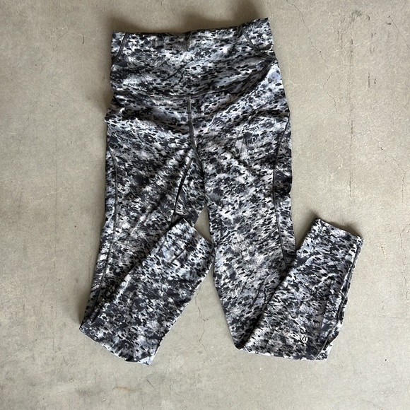 Lululemon Base Pace High-Rise Tight 25" (Estuary Grey Multi pattern) - Picture 5 of 8